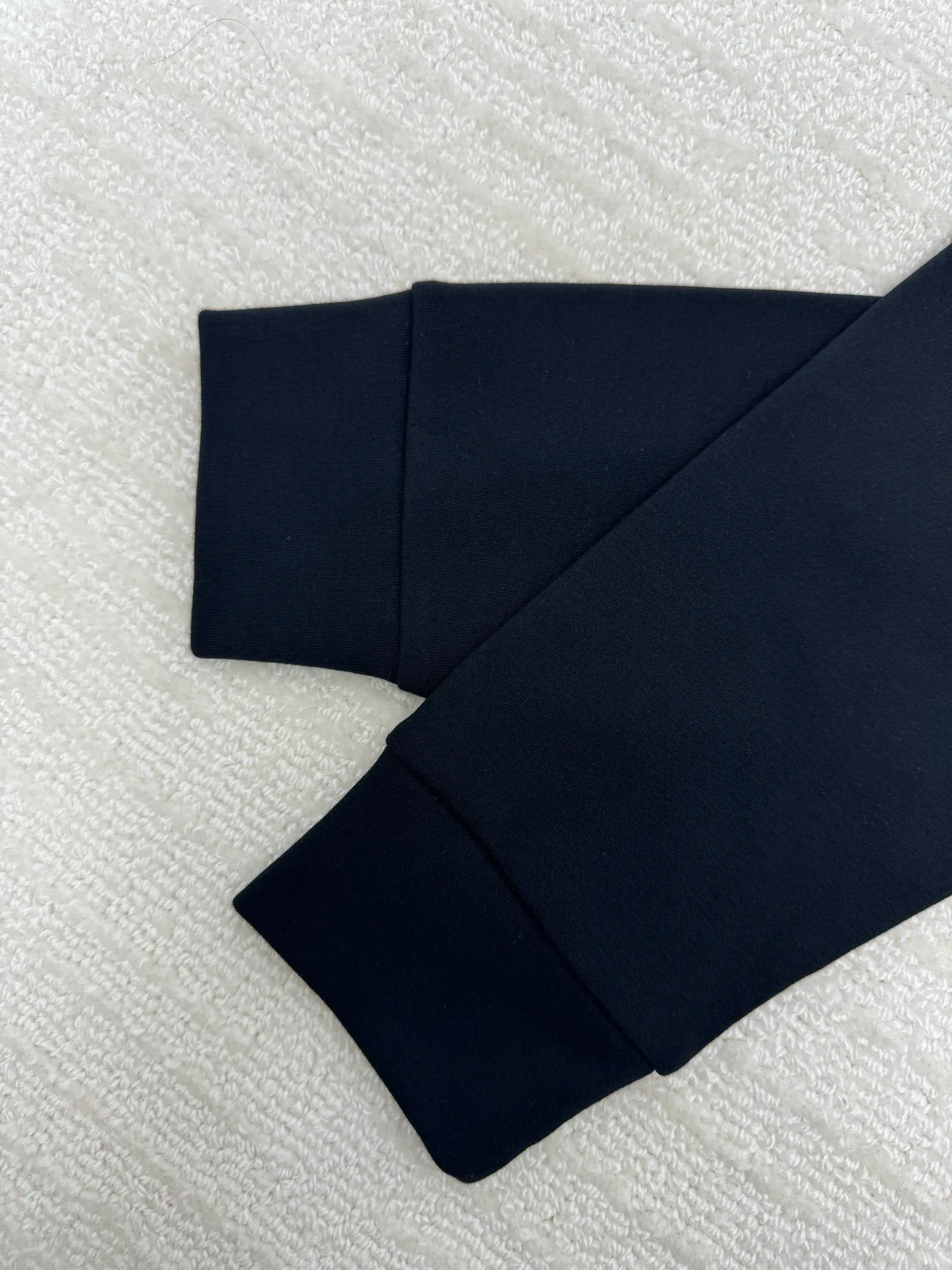 P310 Chrome Hearts high-neck velvet long-sleeved bottoming shirt. The fabric is soft. Made of imported high-density double-sided stretch cotton fabric. Same style for men and women. Full details. Original pattern. Size: S M L XL 2XL. Color: black white.